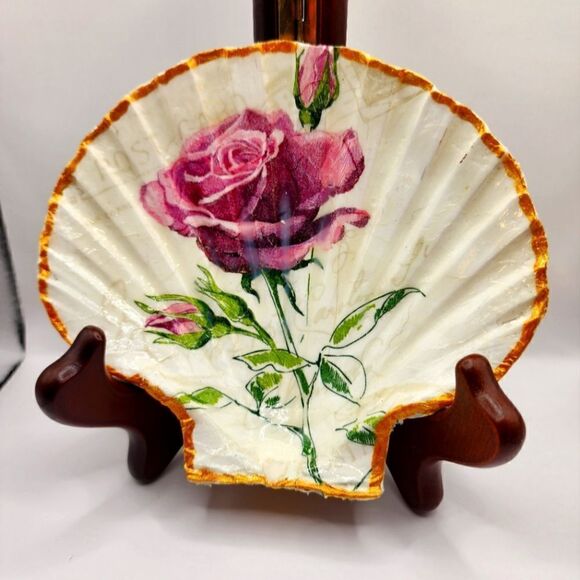 SCALLOPED FAN SHELL  - Picture 1 of 1